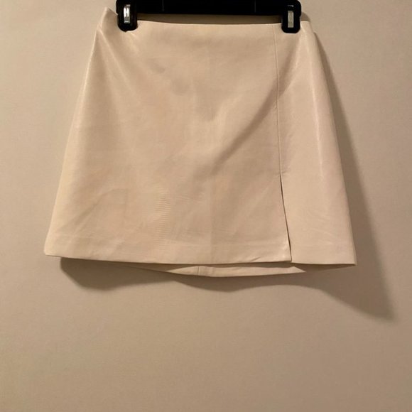 Aritzia Tatiana Skirt (size 6) - Picture 3 of 3